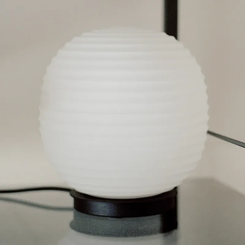 Populärt val New Works - Lantern Globe Table Lamp - Bordslampa - Black Base w. Frosted White Opal Glass Small - H22 x Ø20 cm