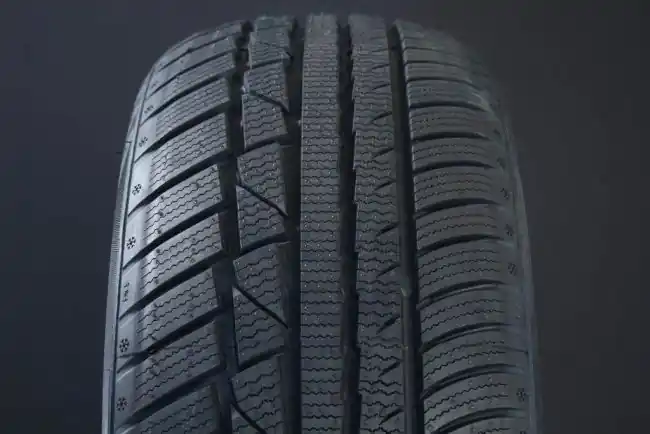 215/45R17 LINGLONG GREEMAX WINTER UHP FRIKTION Köp online