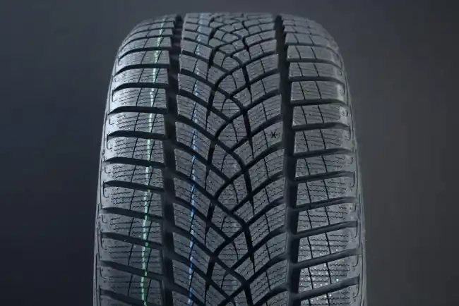 Rabatter 255/50R20 GOODYEAR ULTRAGRIP PERFORMANCE + SUV FRIKTION